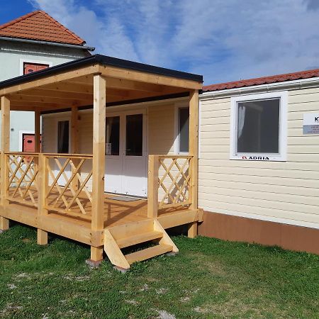 Mobile Homes And Apartment - Terme Catez チャテジ・オプ・サヴィ エクステリア 写真