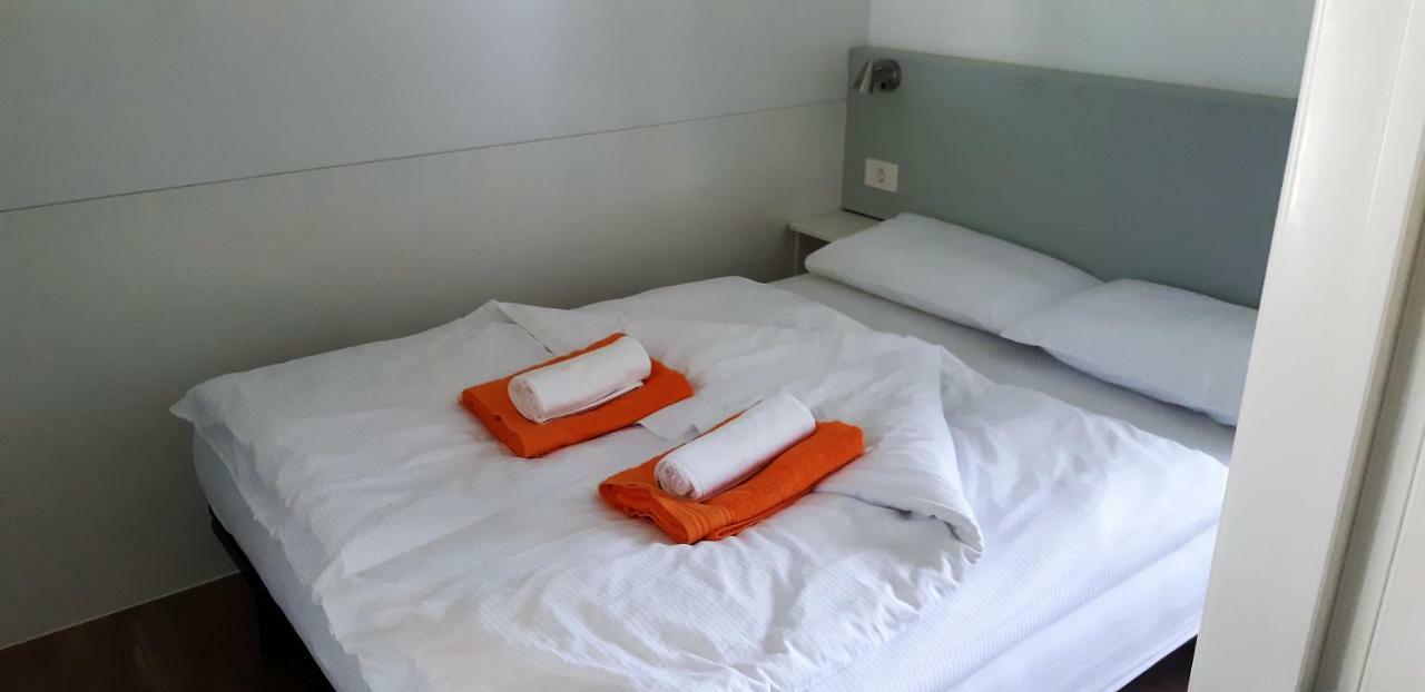 Mobile Homes And Apartment - Terme Catez チャテジ・オプ・サヴィ エクステリア 写真
