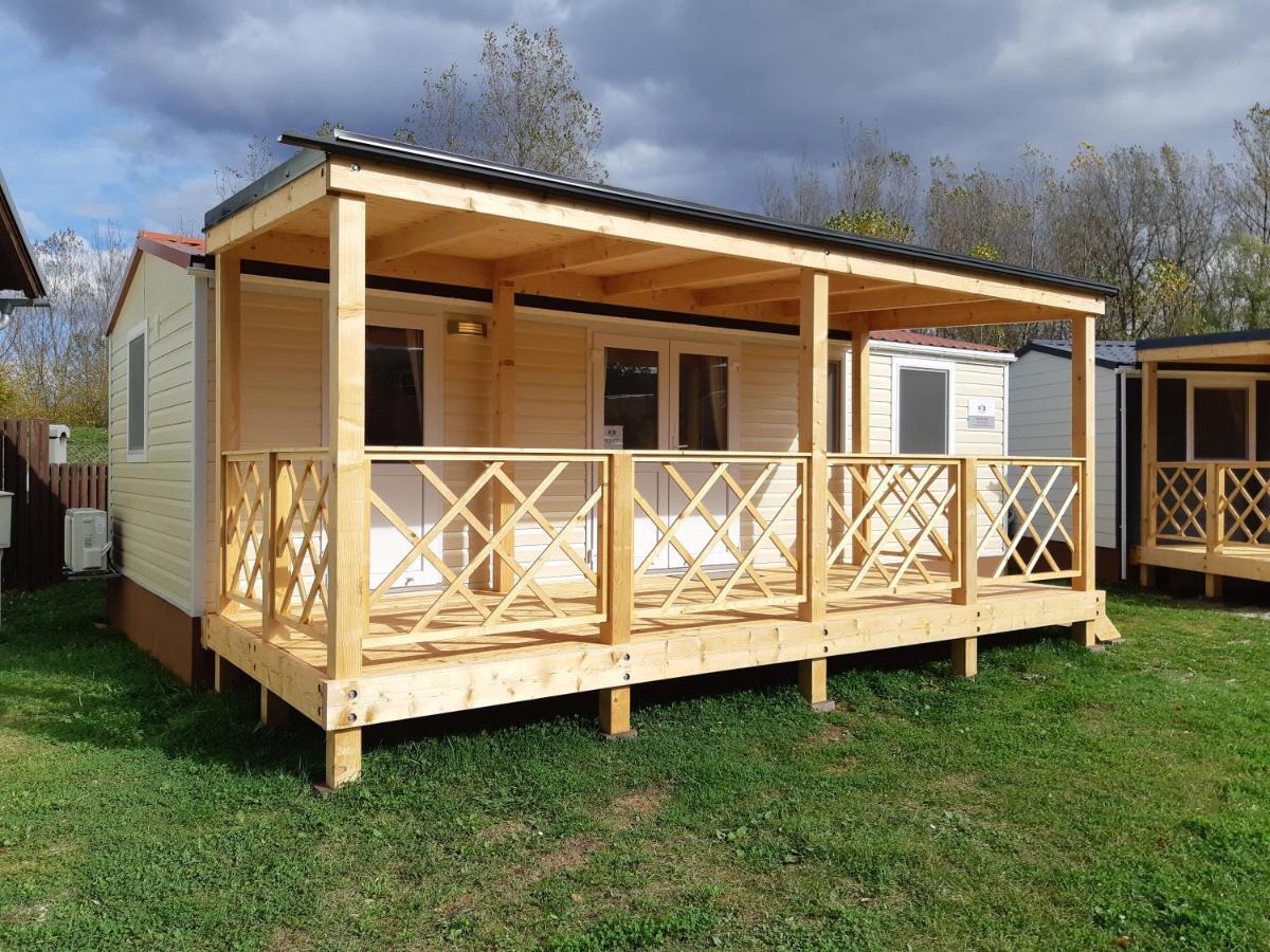 Mobile Homes And Apartment - Terme Catez チャテジ・オプ・サヴィ エクステリア 写真