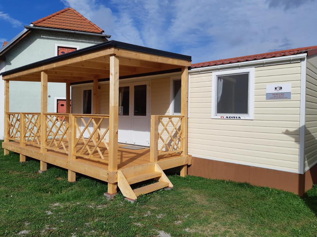 Mobile Homes And Apartment - Terme Catez チャテジ・オプ・サヴィ エクステリア 写真